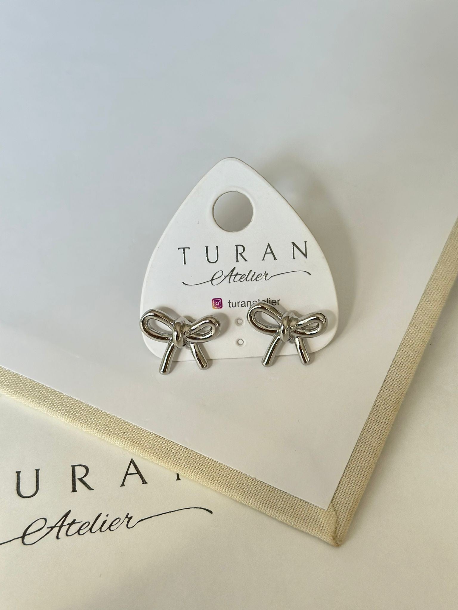 Mini Ribbon Gümüş Renk Küpe