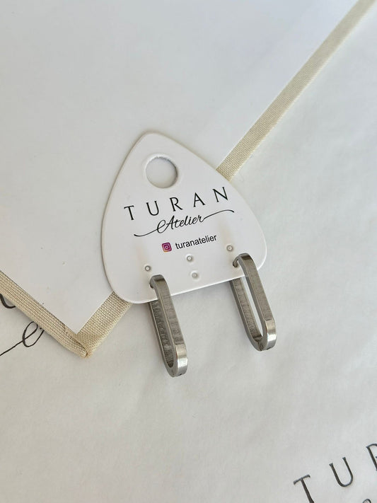 Oval Gümüş Renk Çelik Günlük Küpe