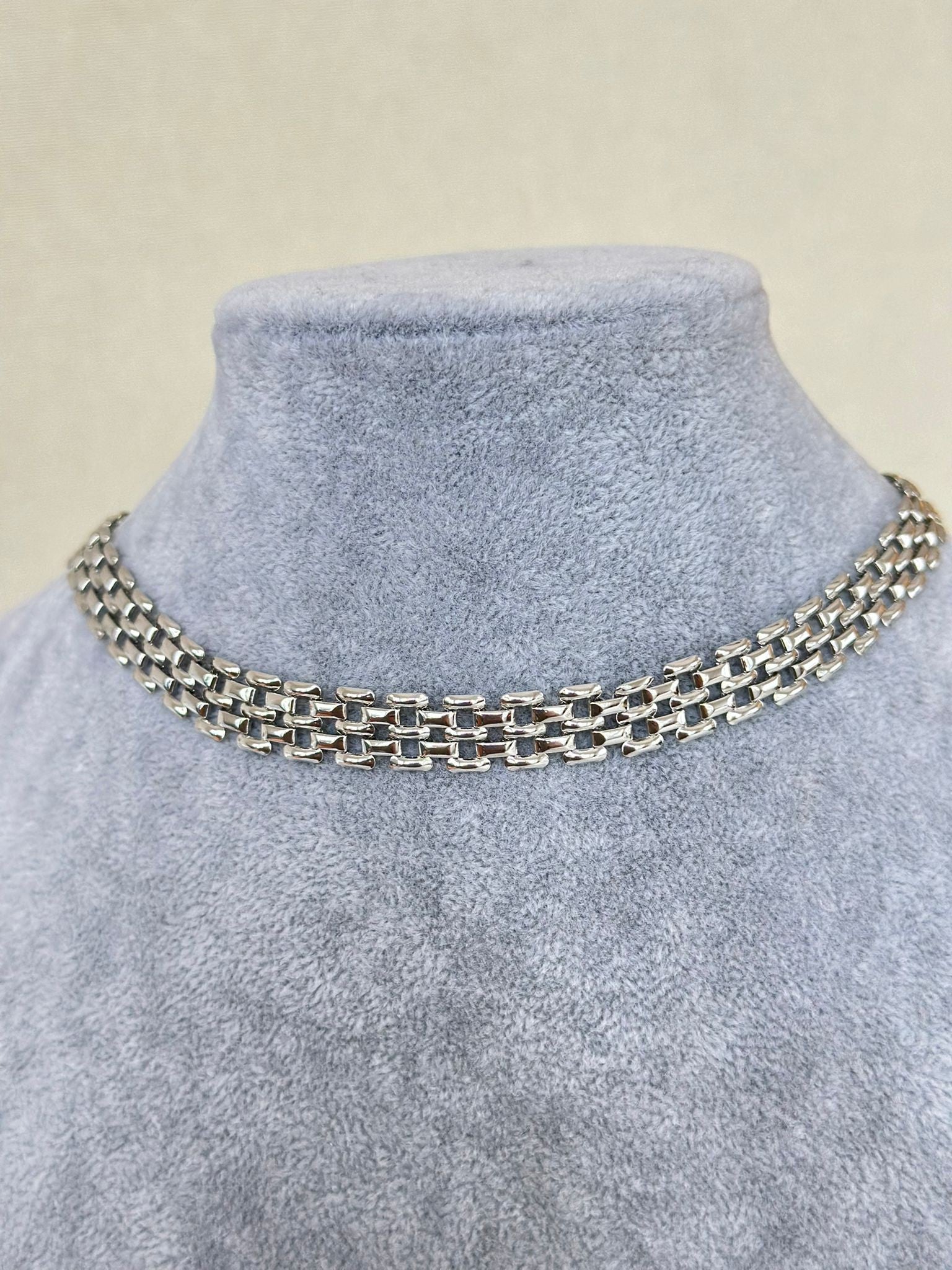 Gümüş Rengi Choker Kolye
