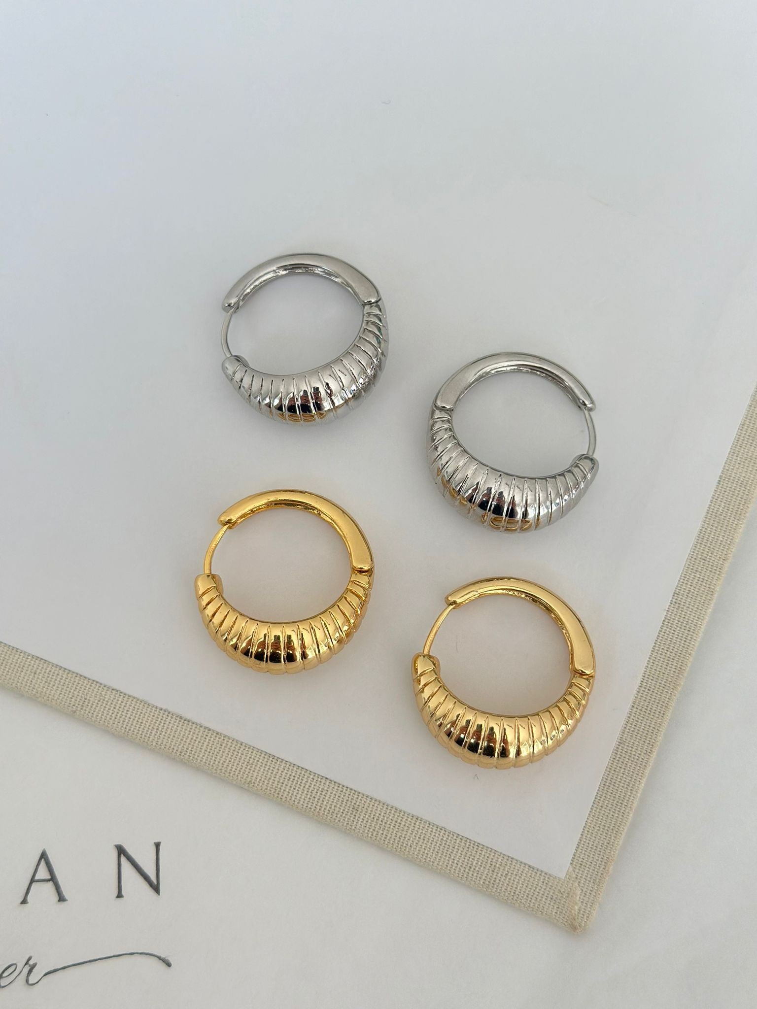 Gold Renk Çizgi Halka Küpe