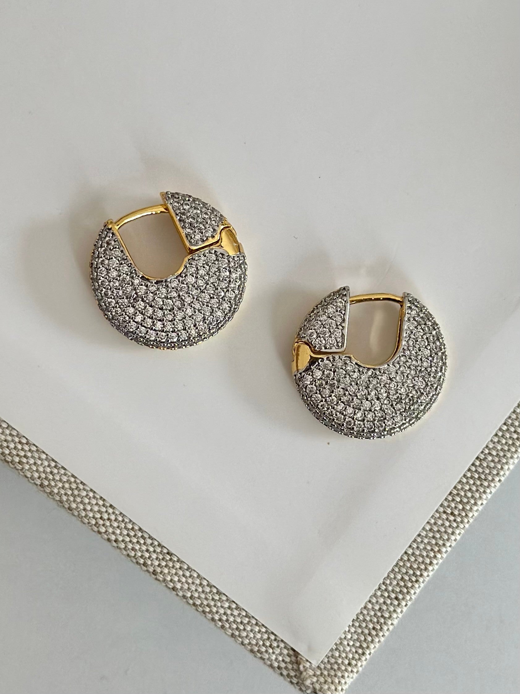 Zirkon Daire Gold Küpe