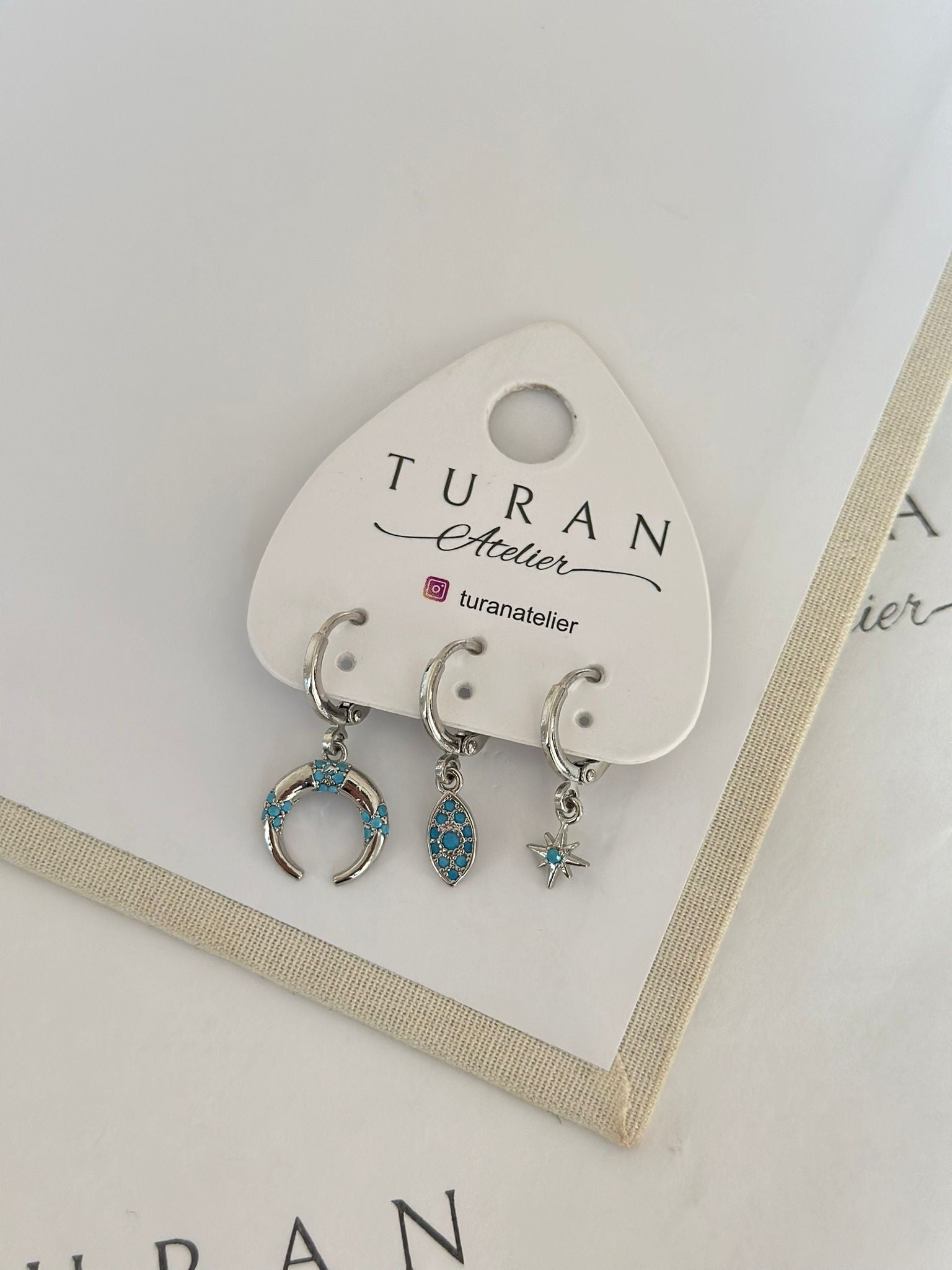 Mavi Detay Kombin Küpe