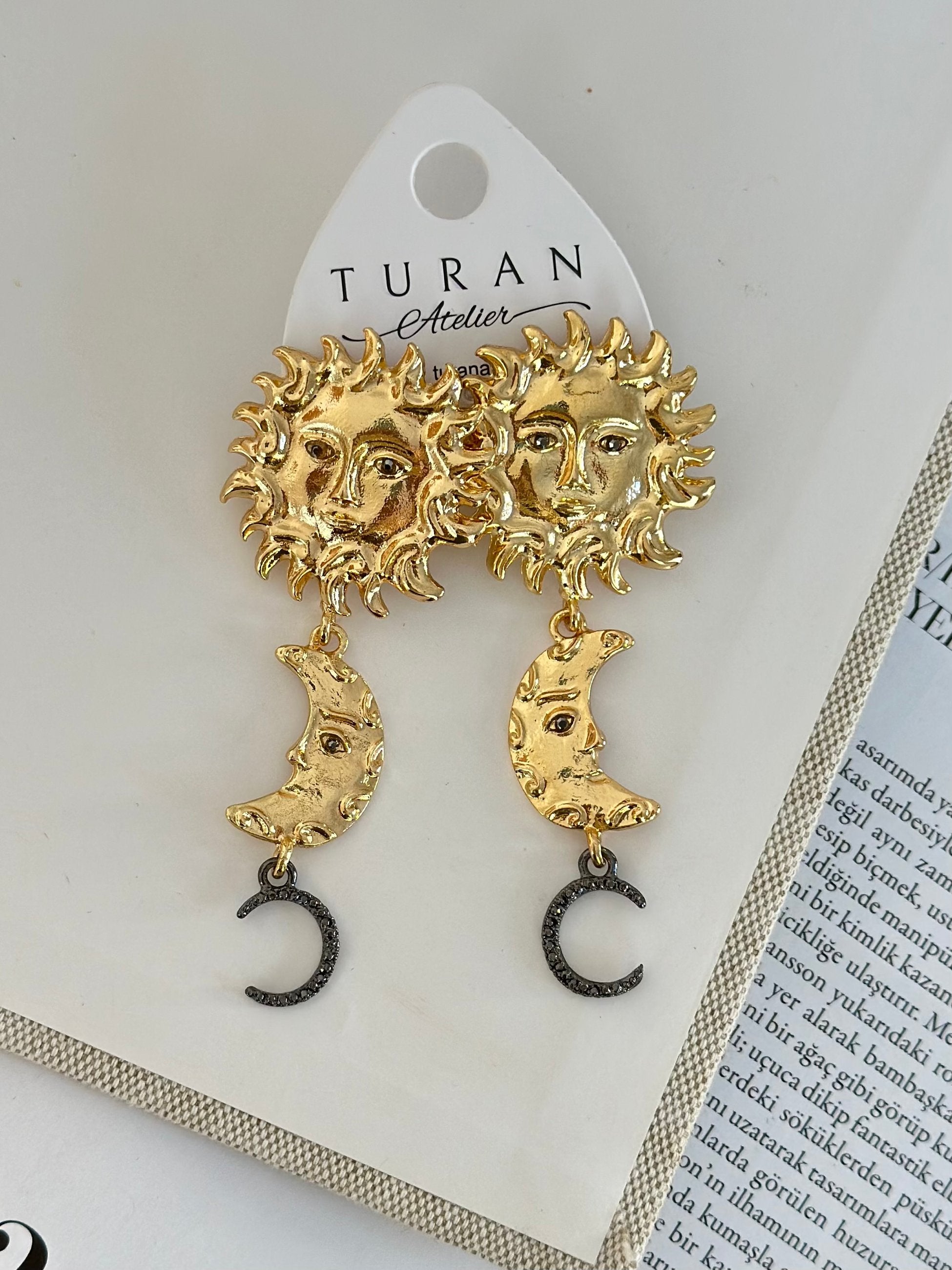 Gezegen Temalı Vintage Küpe