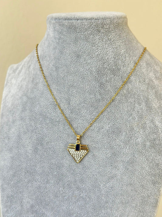 Lacivert Detay Mini Üçgen Kolye