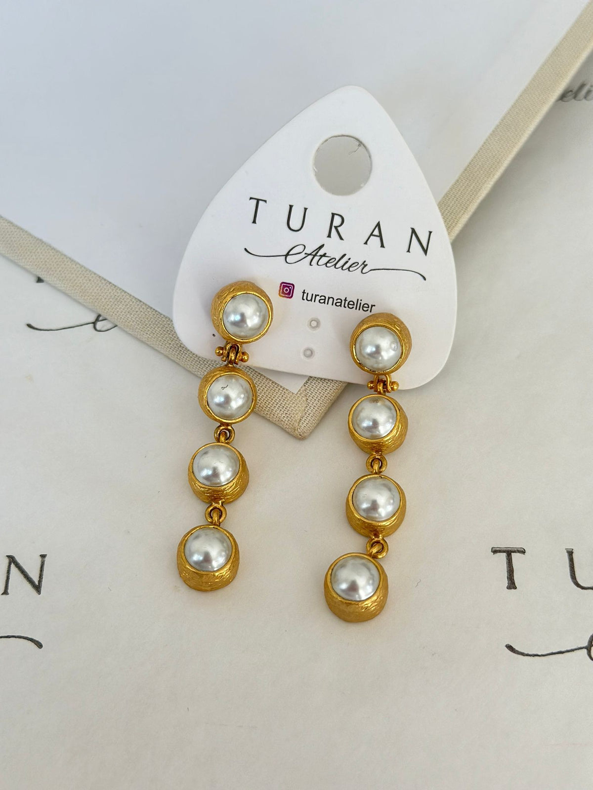 Sallantılı İnci Tasarım Küpe