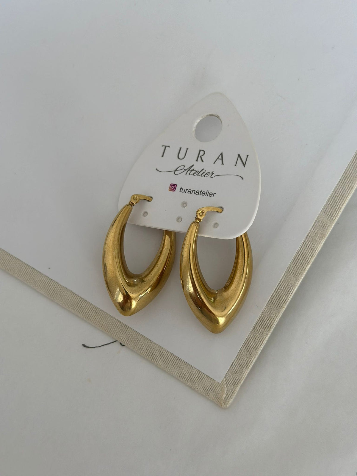 Oval Damla Form Çelik Küpe