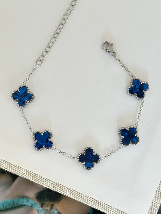 Gümüş Renk Lacivert Yonca Bileklik