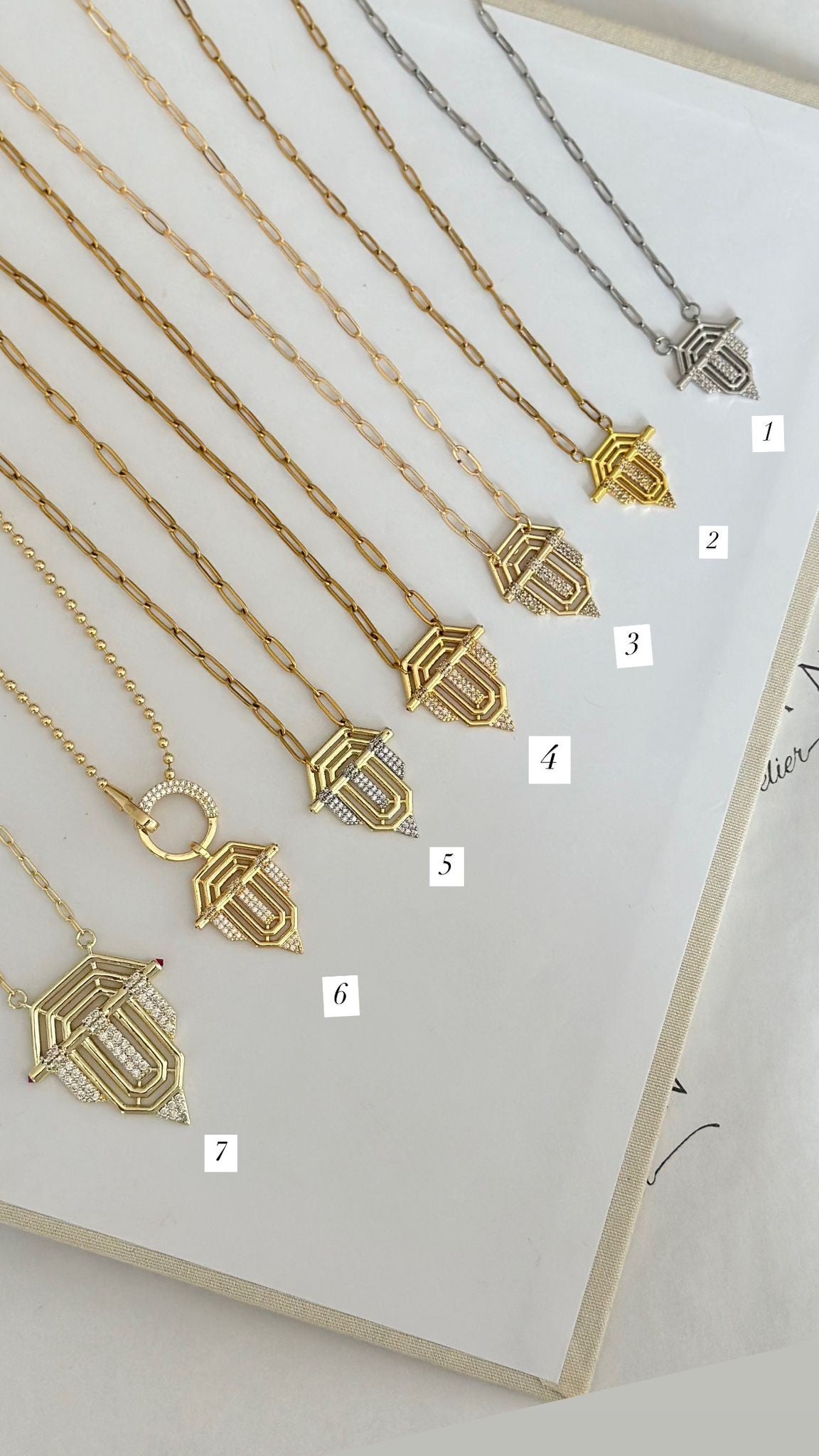 Mini Leyla Model Üçgen Gold Kolye | 2