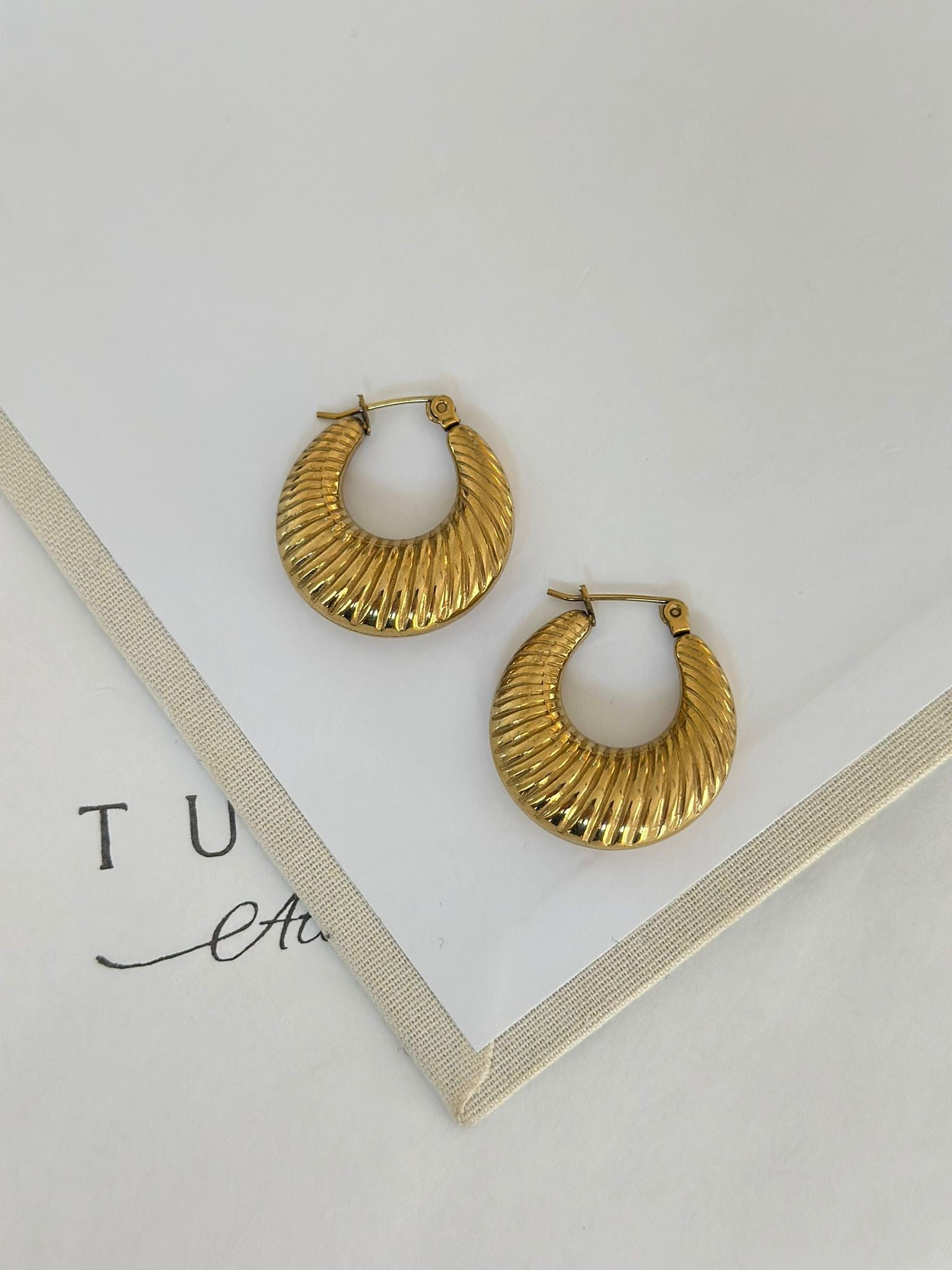 Vintage Çizgili Çelik Küpe