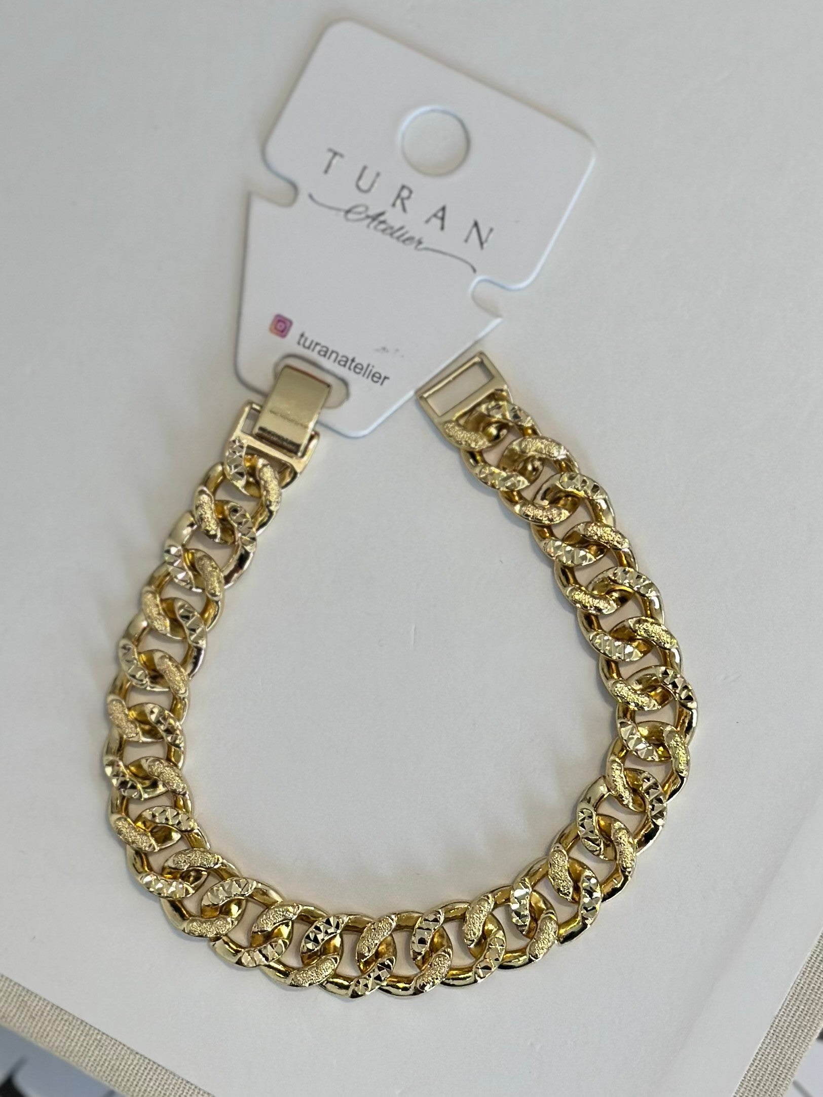 Darbeli Gurmet Altın Model Bileklik