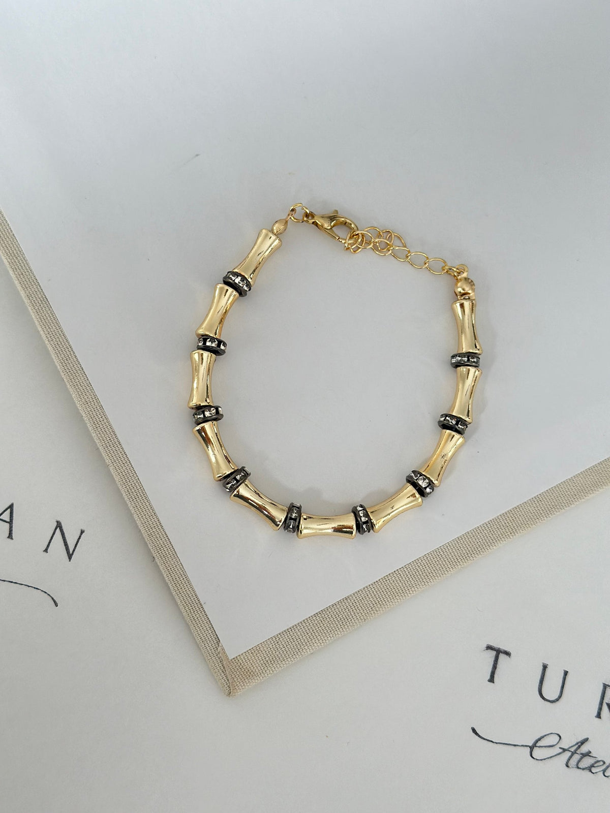 Siyah Taşlı Gold Boru Bileklik