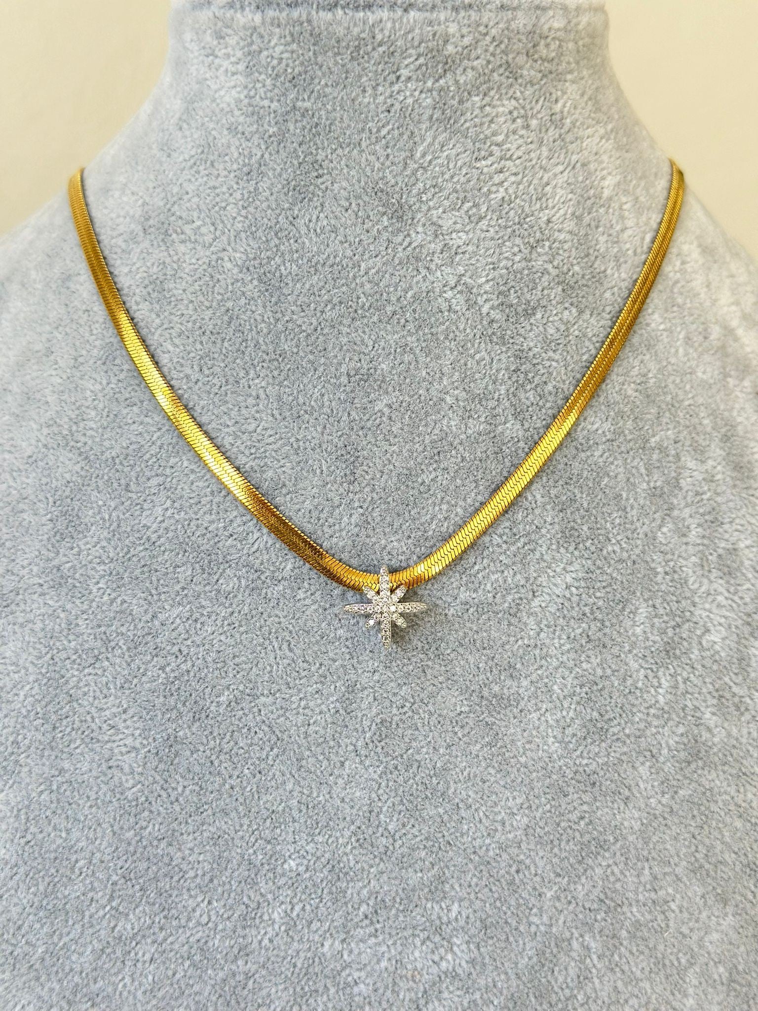 Kuzey Yıldızı Detay İtalyan Kolye