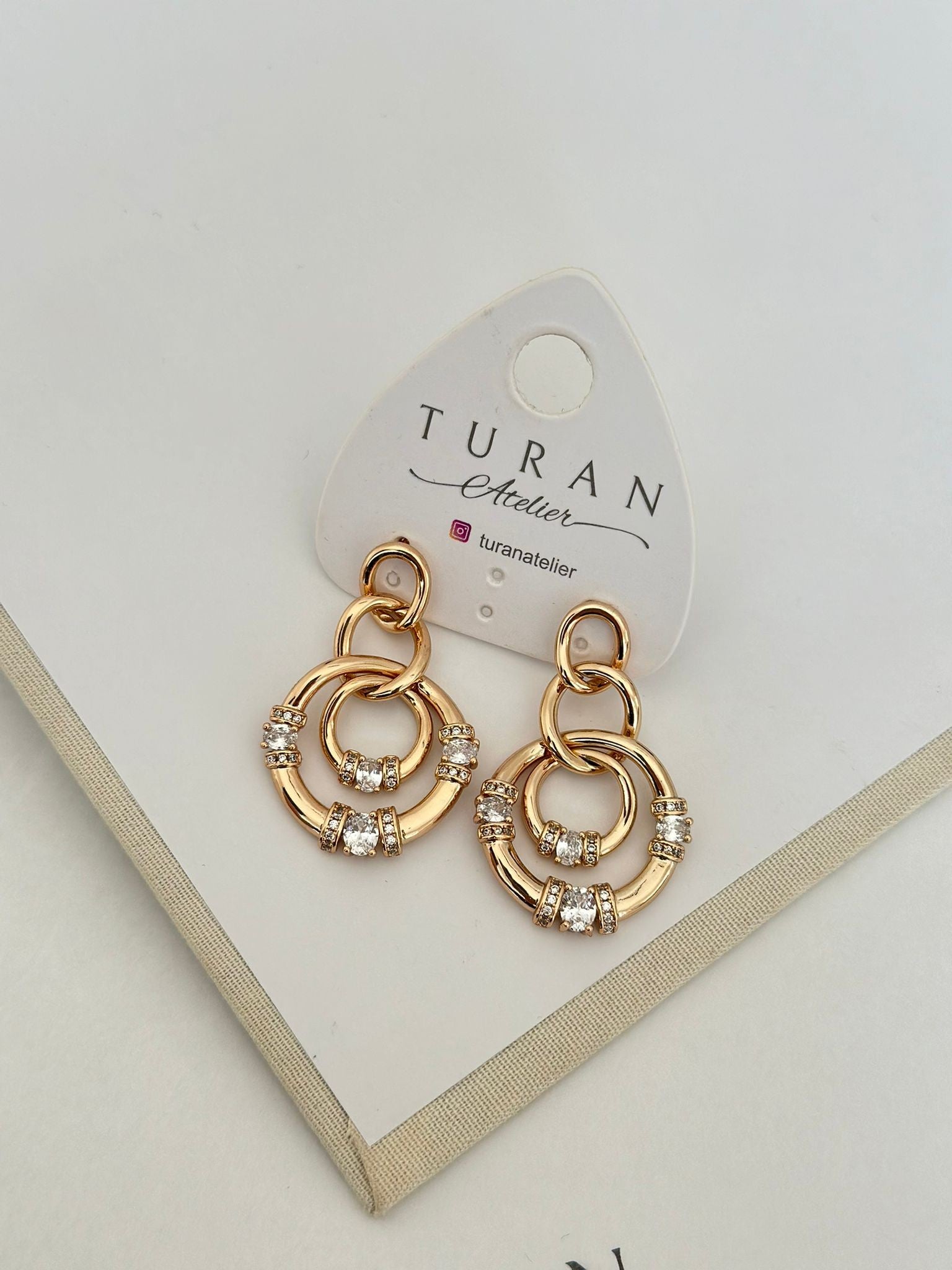 Sallantılı Tasarım Küpe