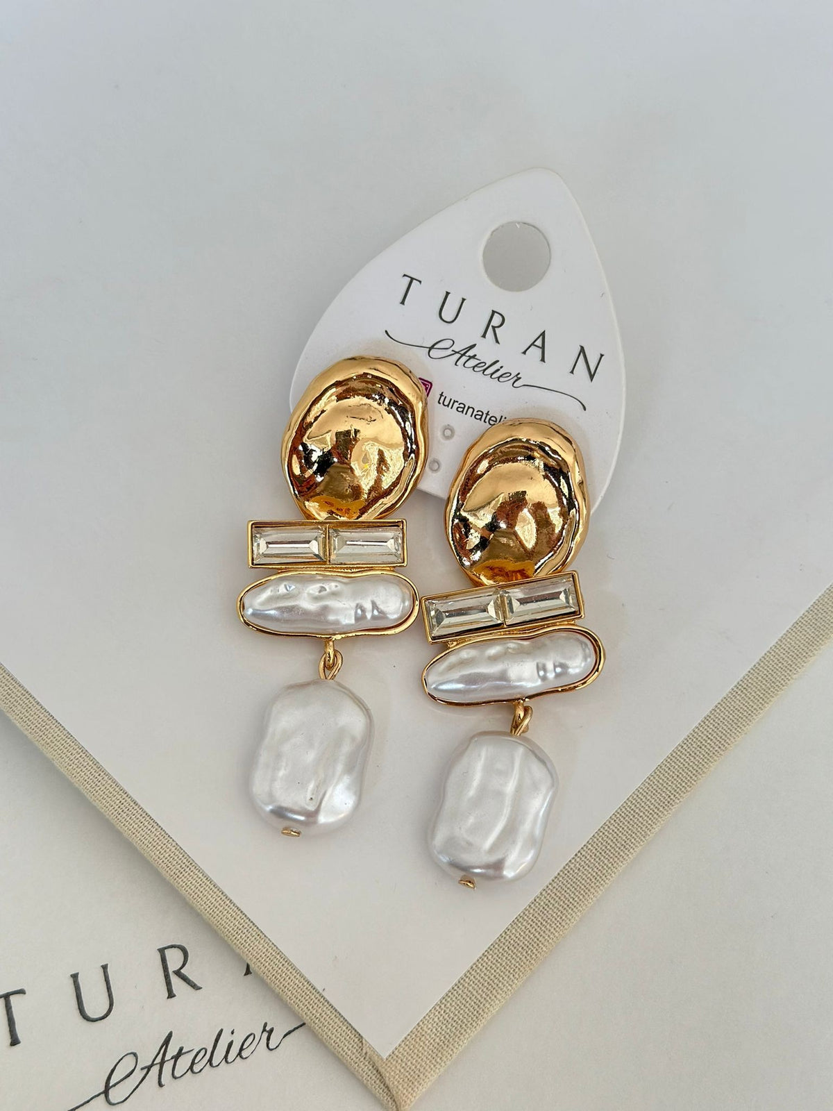 Taşlı Tasarım İnci Küpe