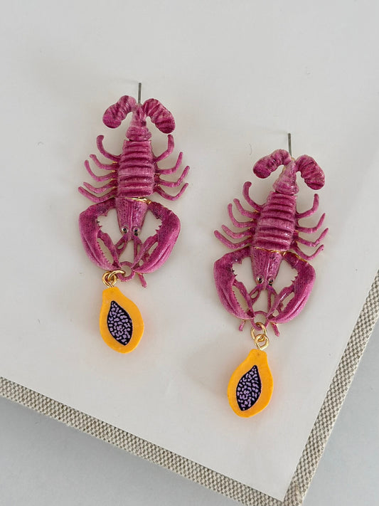 Pembe İstakoz Sallantılı Marka Küpe