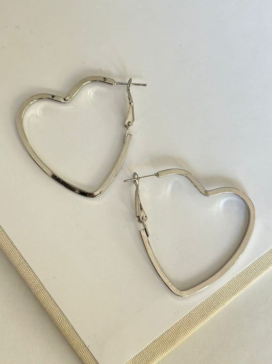 Gümüş Renk Kalp Küpe