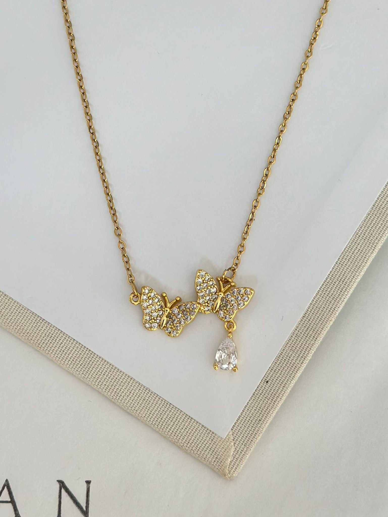 Damla Taşlı Çift Kelebek Kolye