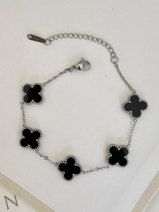 Gümüş Renk Detay Siyah Yonca Bileklik