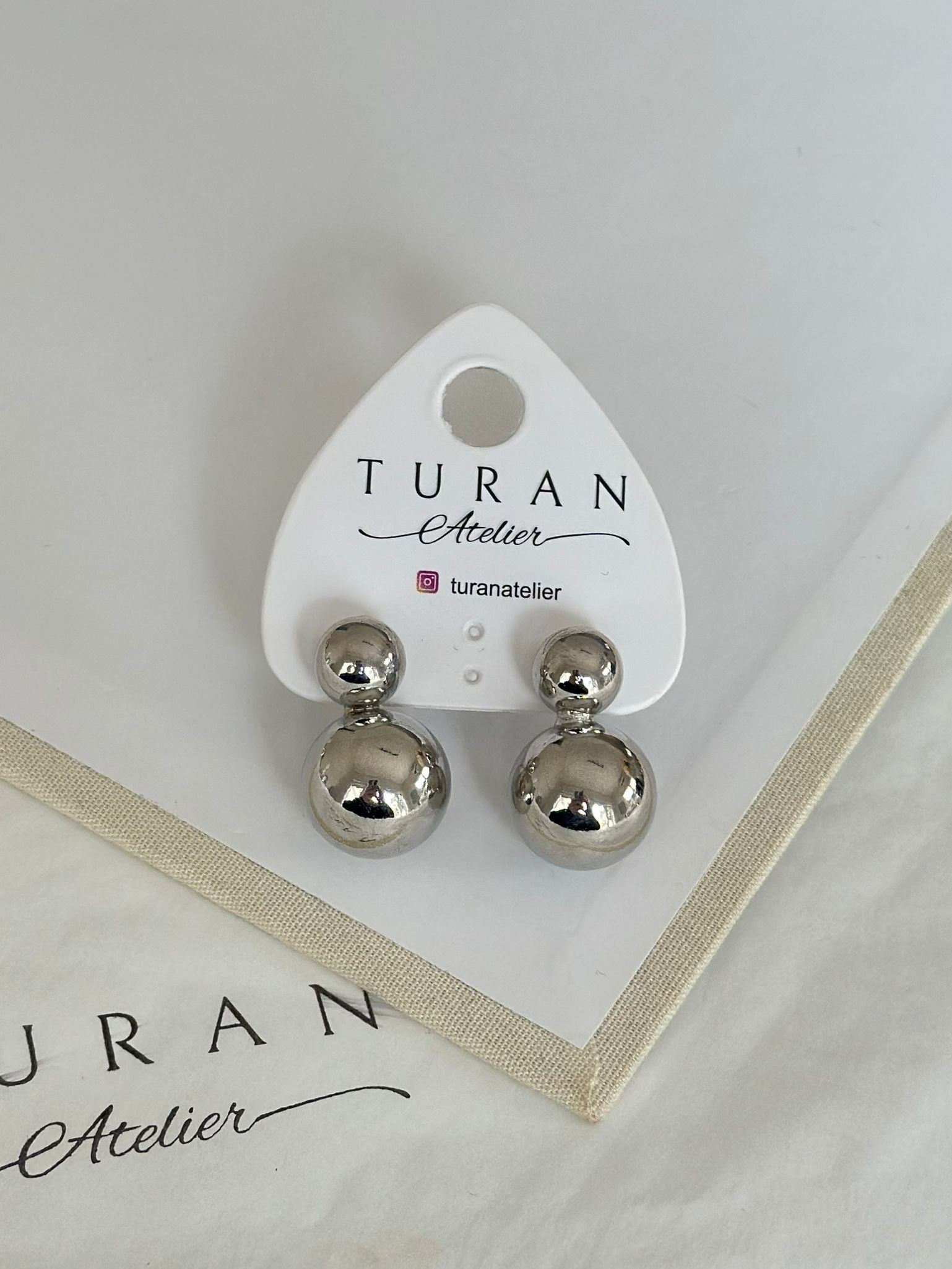 Çift Topçuk Gümüş Renk Küpe