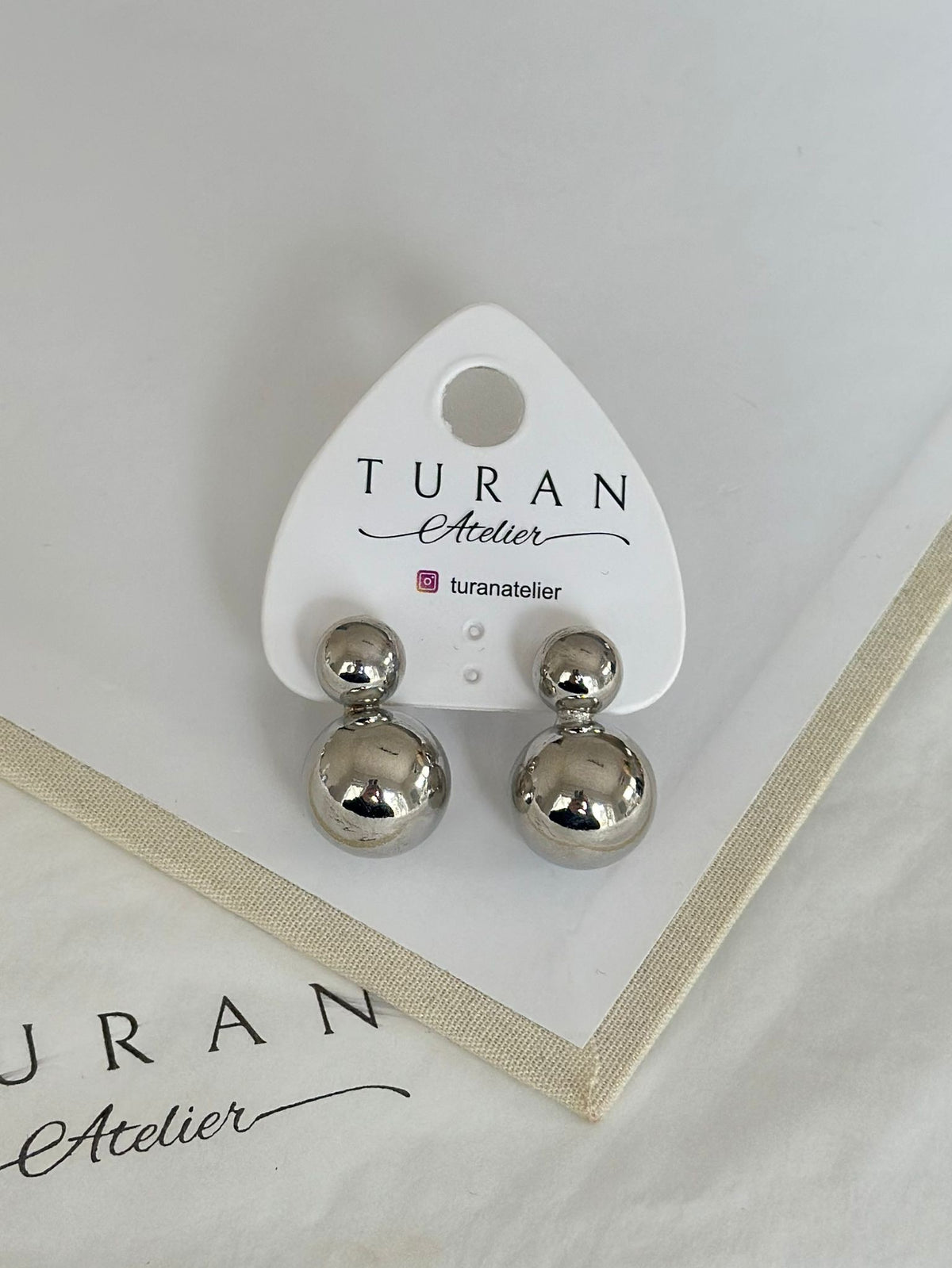 Çift Topçuk Gümüş Renk Küpe