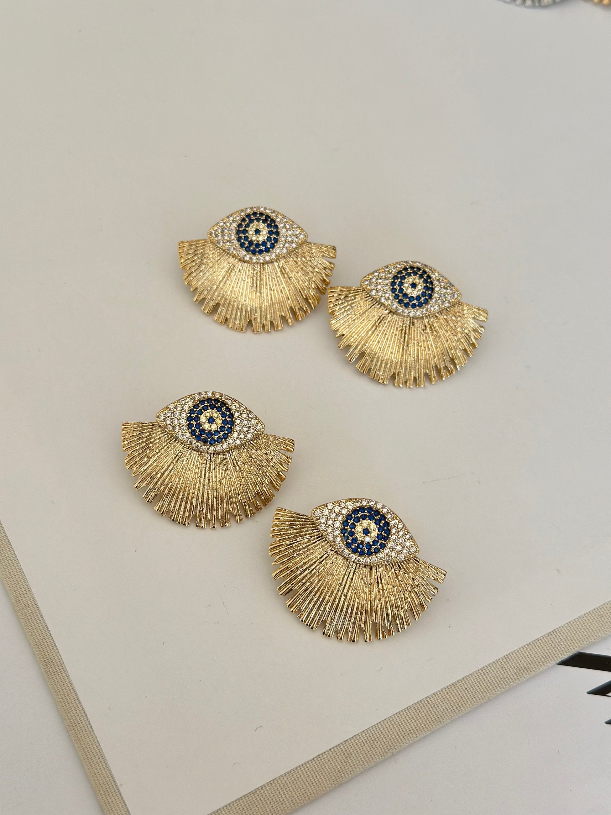 Göz Detay Yelpaze Model Küpe