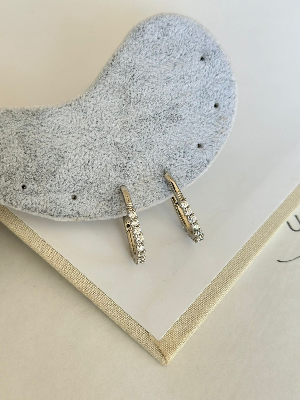 Taşlı Dikdörtgen Çengel Küpe