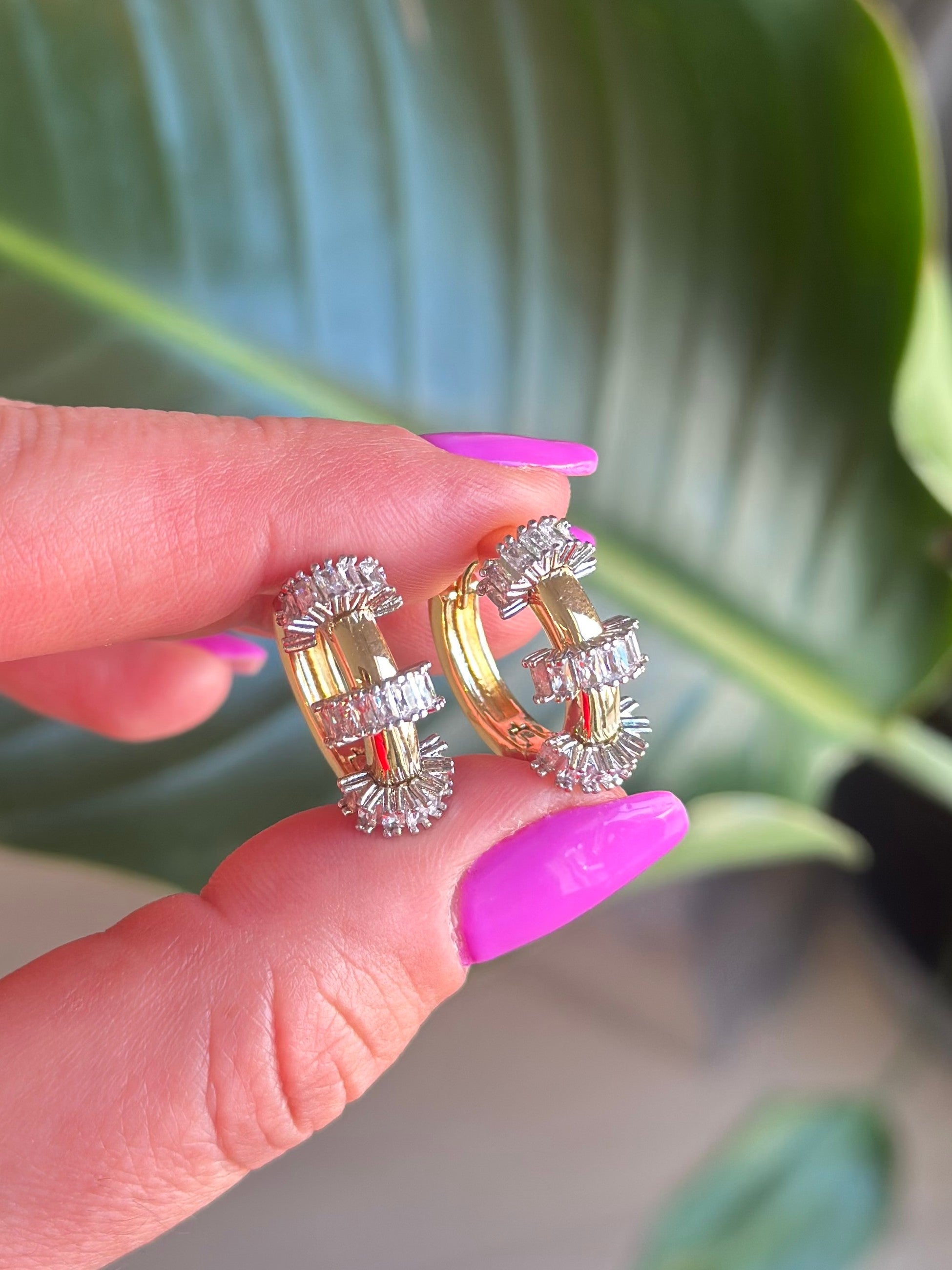 Taşlı mini halka küpe