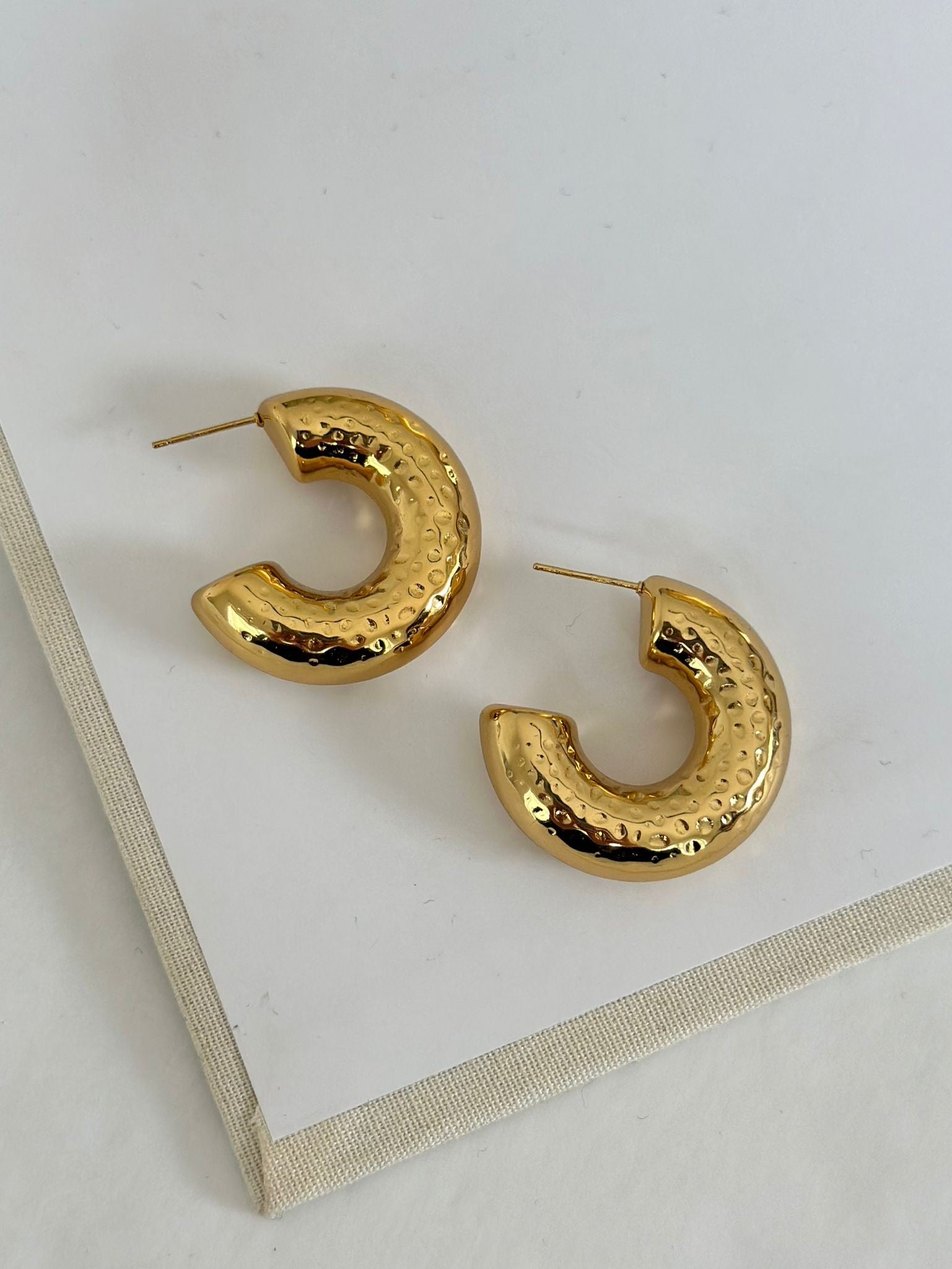 Darbeli Boru Halka Gold Küpe