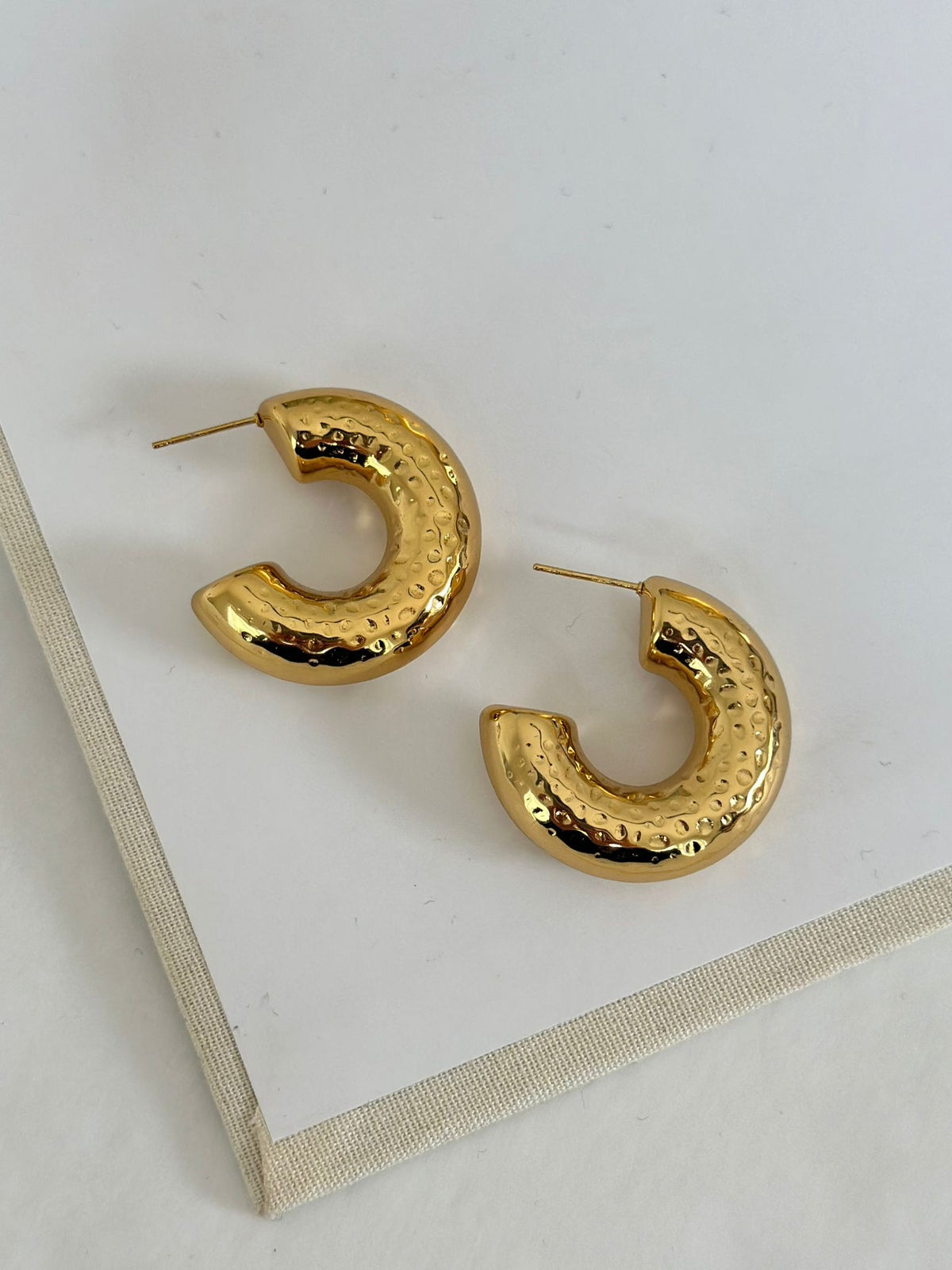 Darbeli Boru Halka Gold Küpe