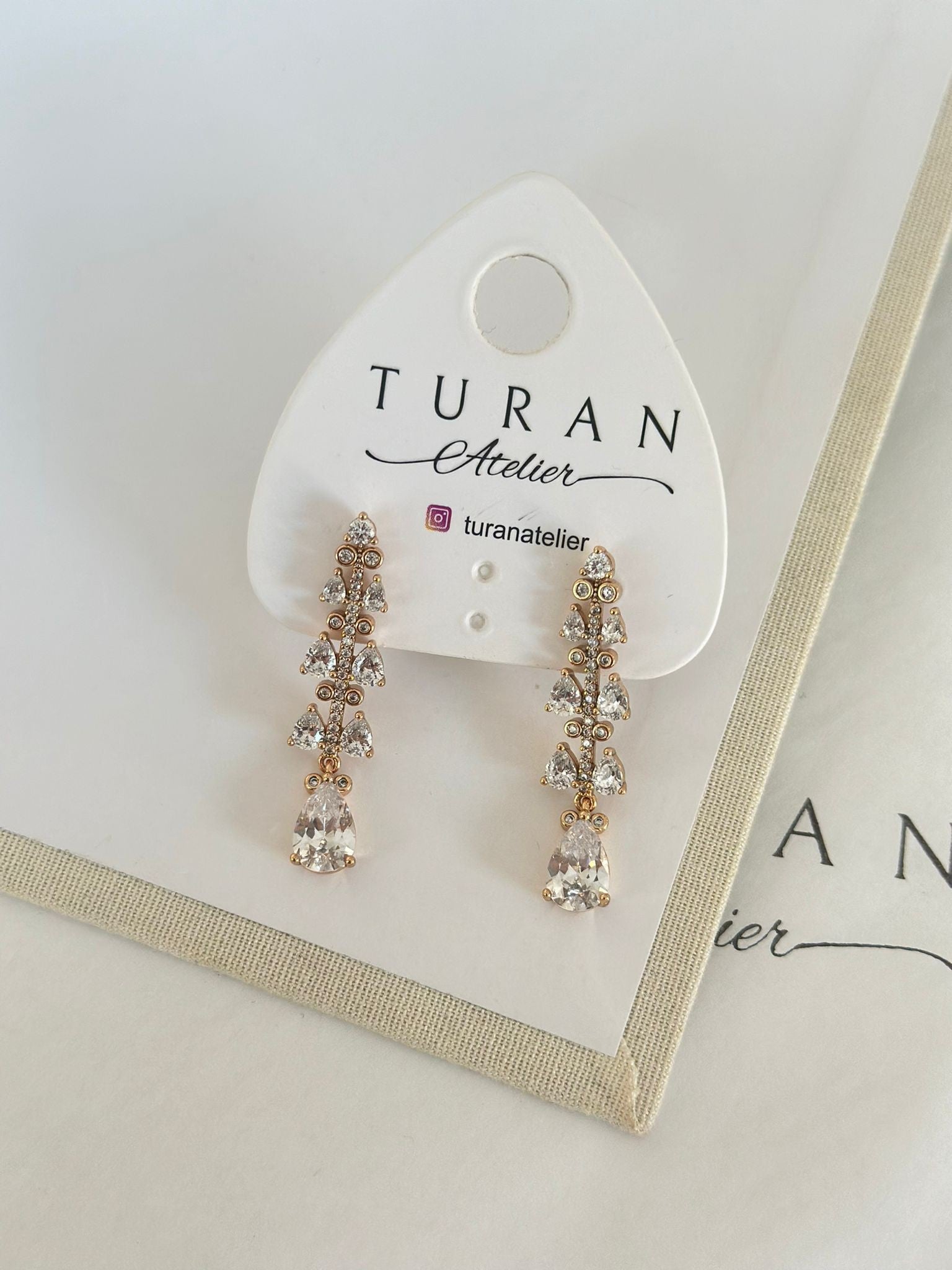 Taşlı Sallantılı Taş Küpe