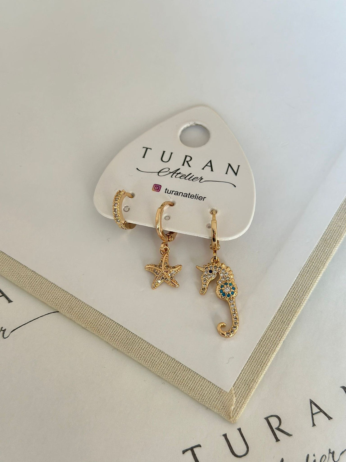 Deniz Atı Gold Renk Kombin Küpe