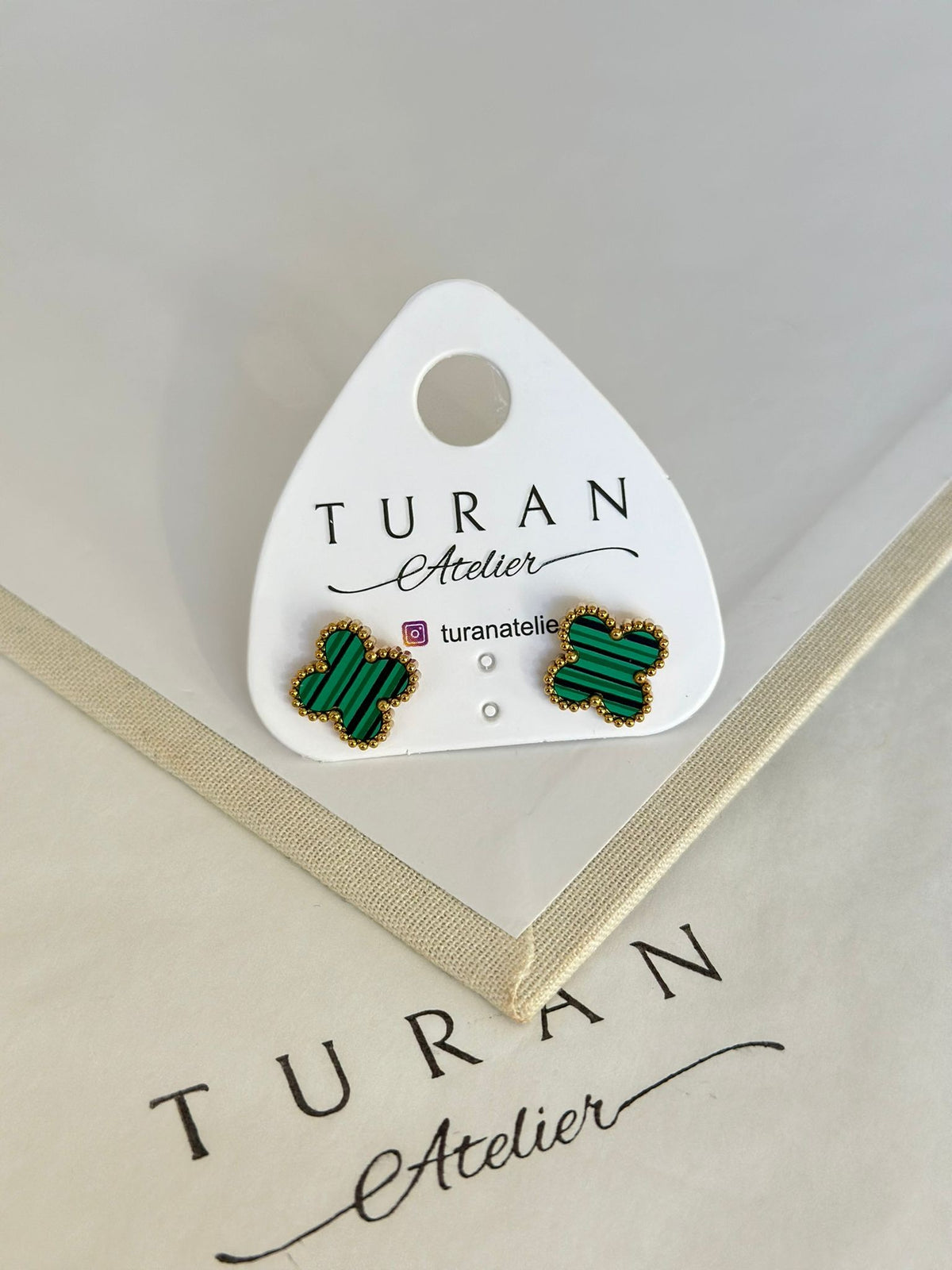 Gold Detay Yeşil Yonca Küpe