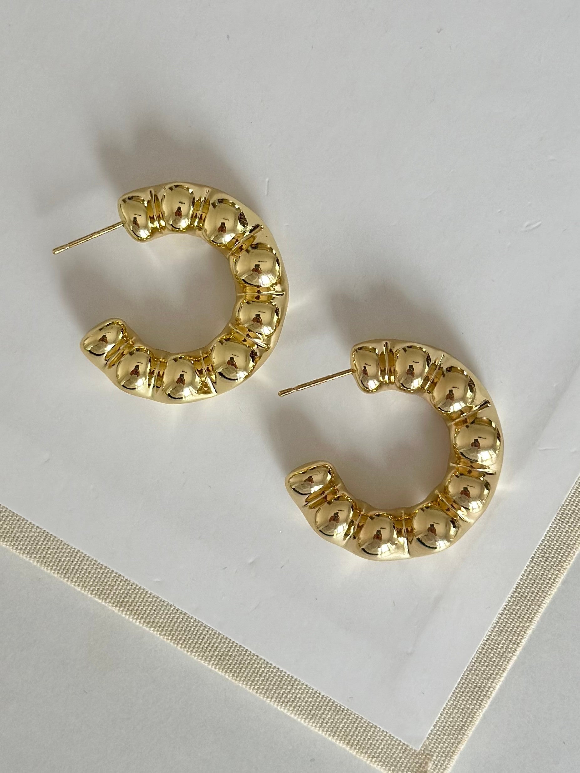 14 K Renk S Model Küpe