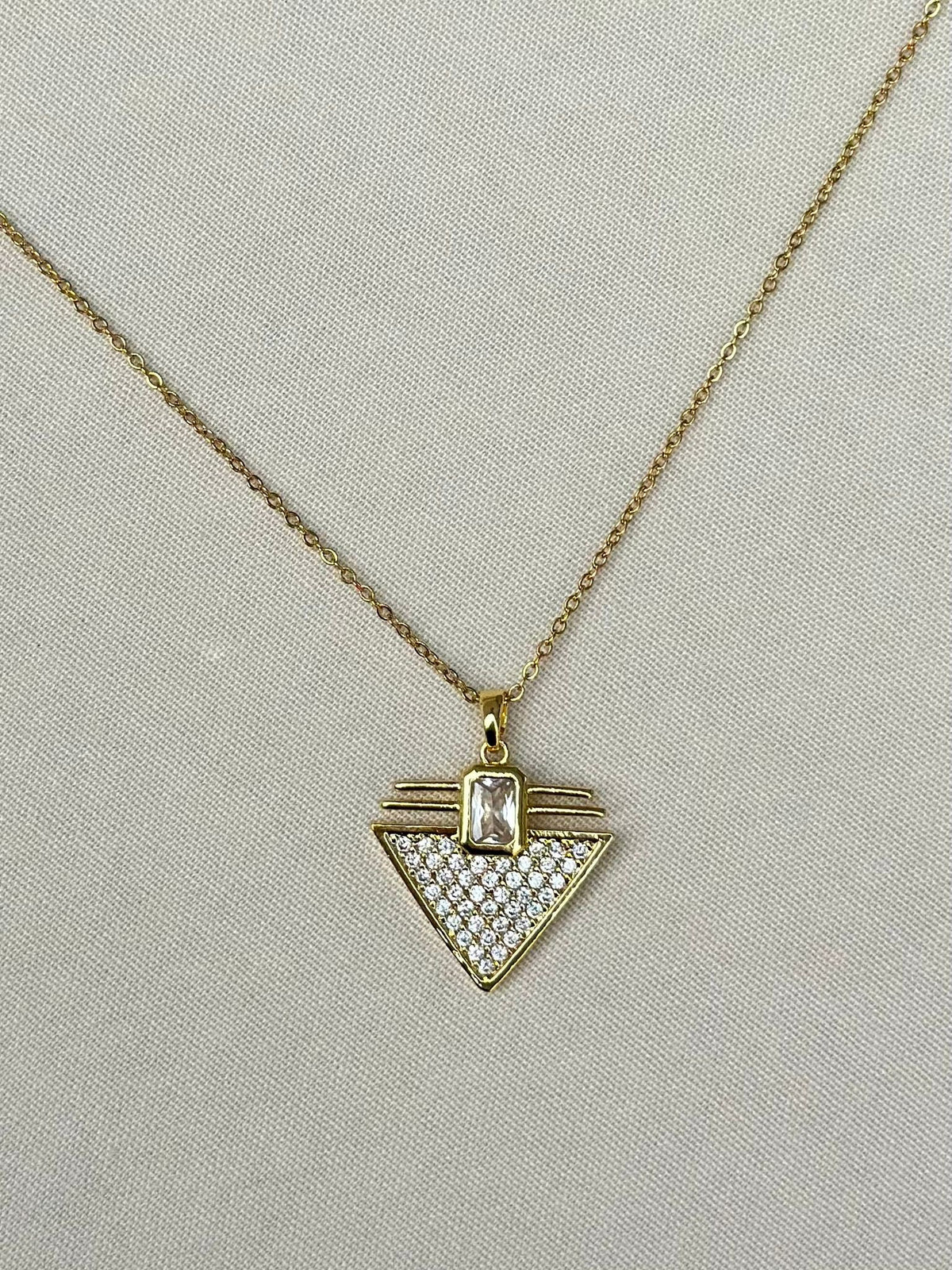 Gold Baget Üçgen Çelik Kolye