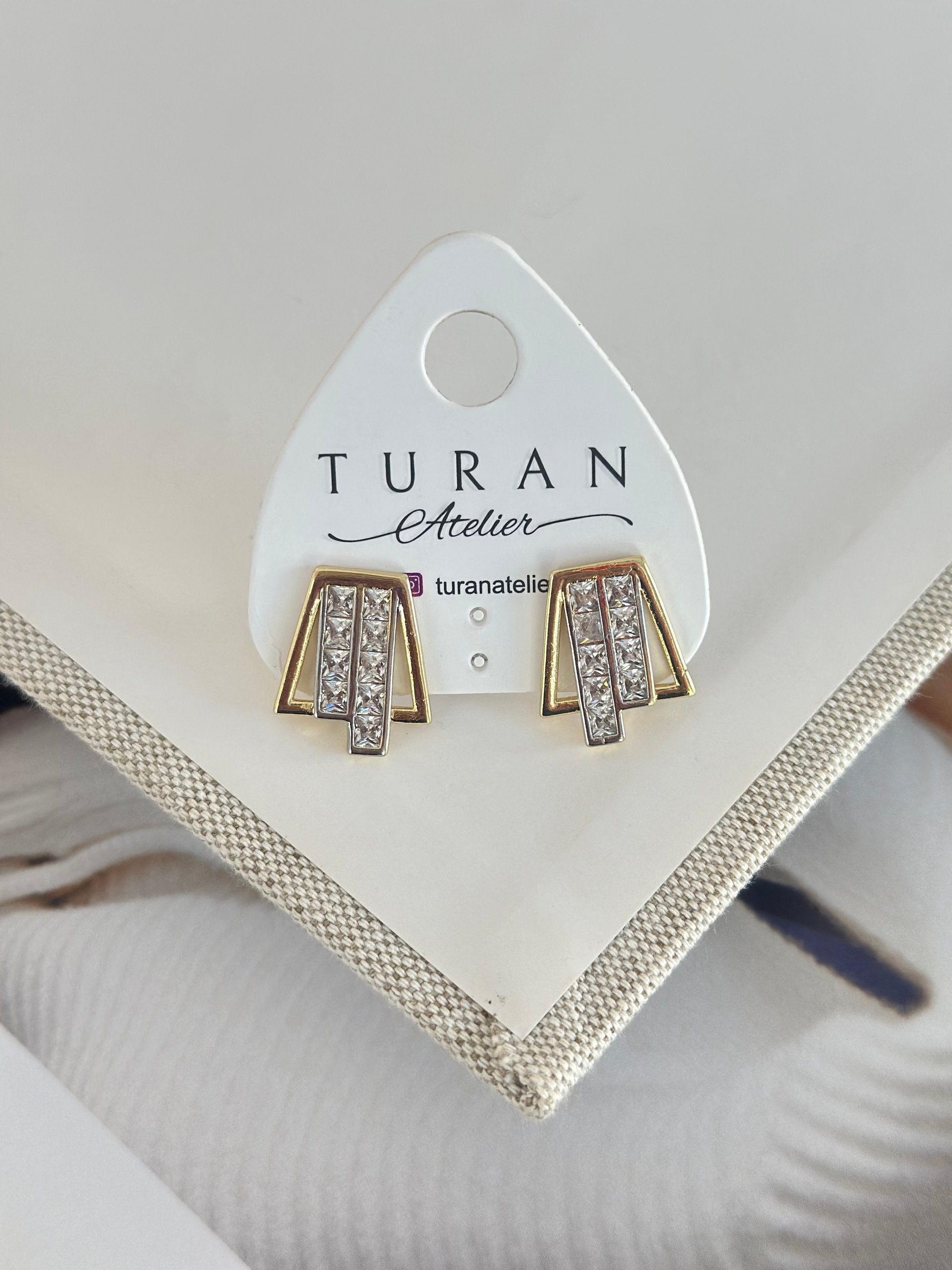 Baget Taş Asimetrik Küpe