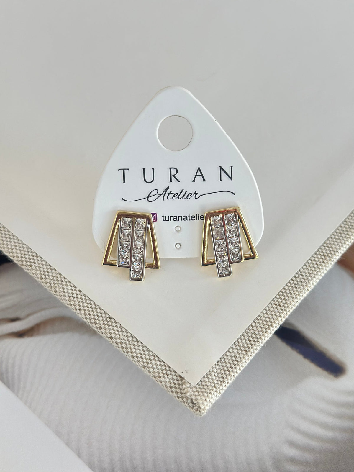 Baget Taş Asimetrik Küpe