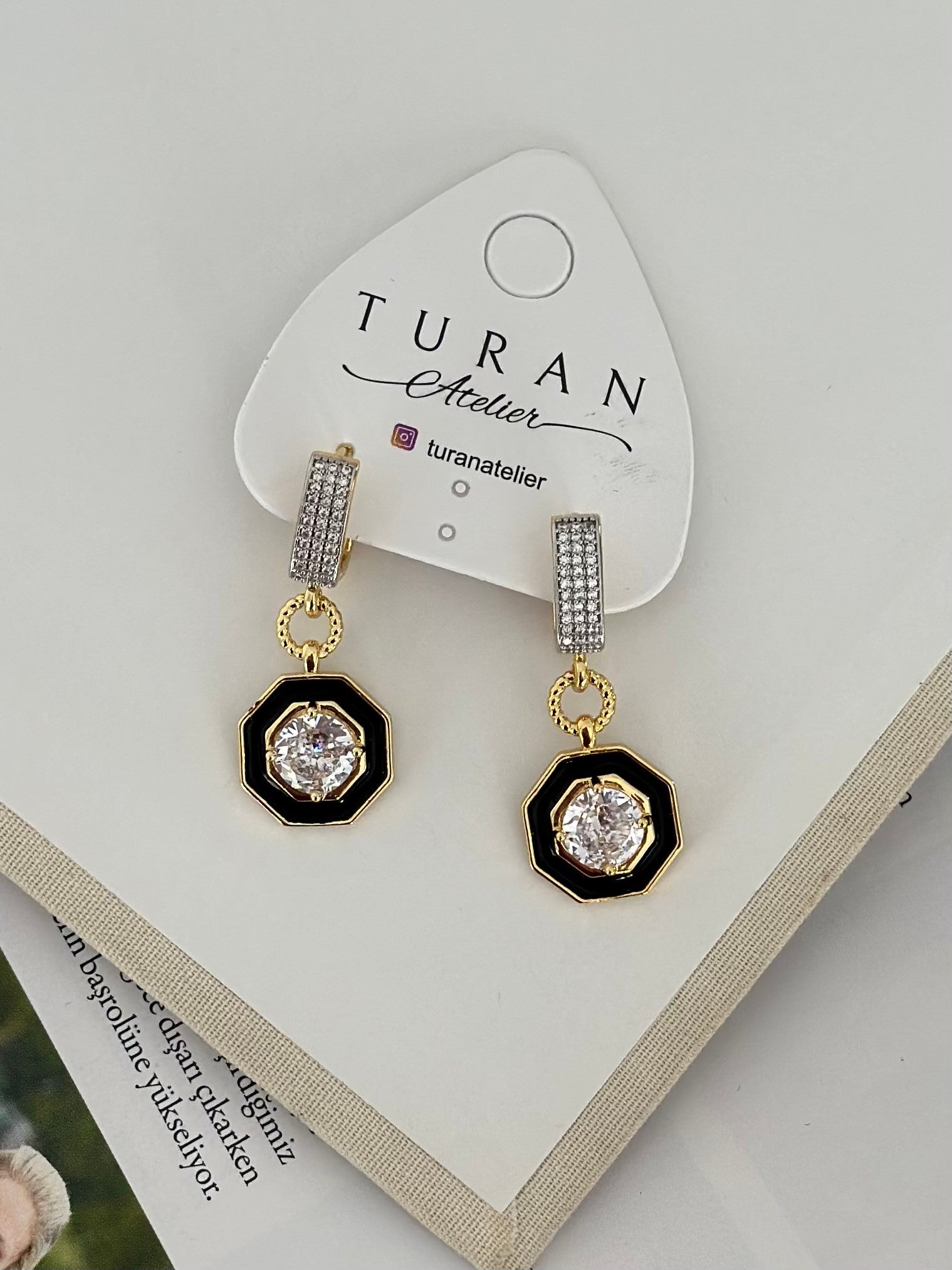 Zirkon Taşlı Elmas Model Küpe