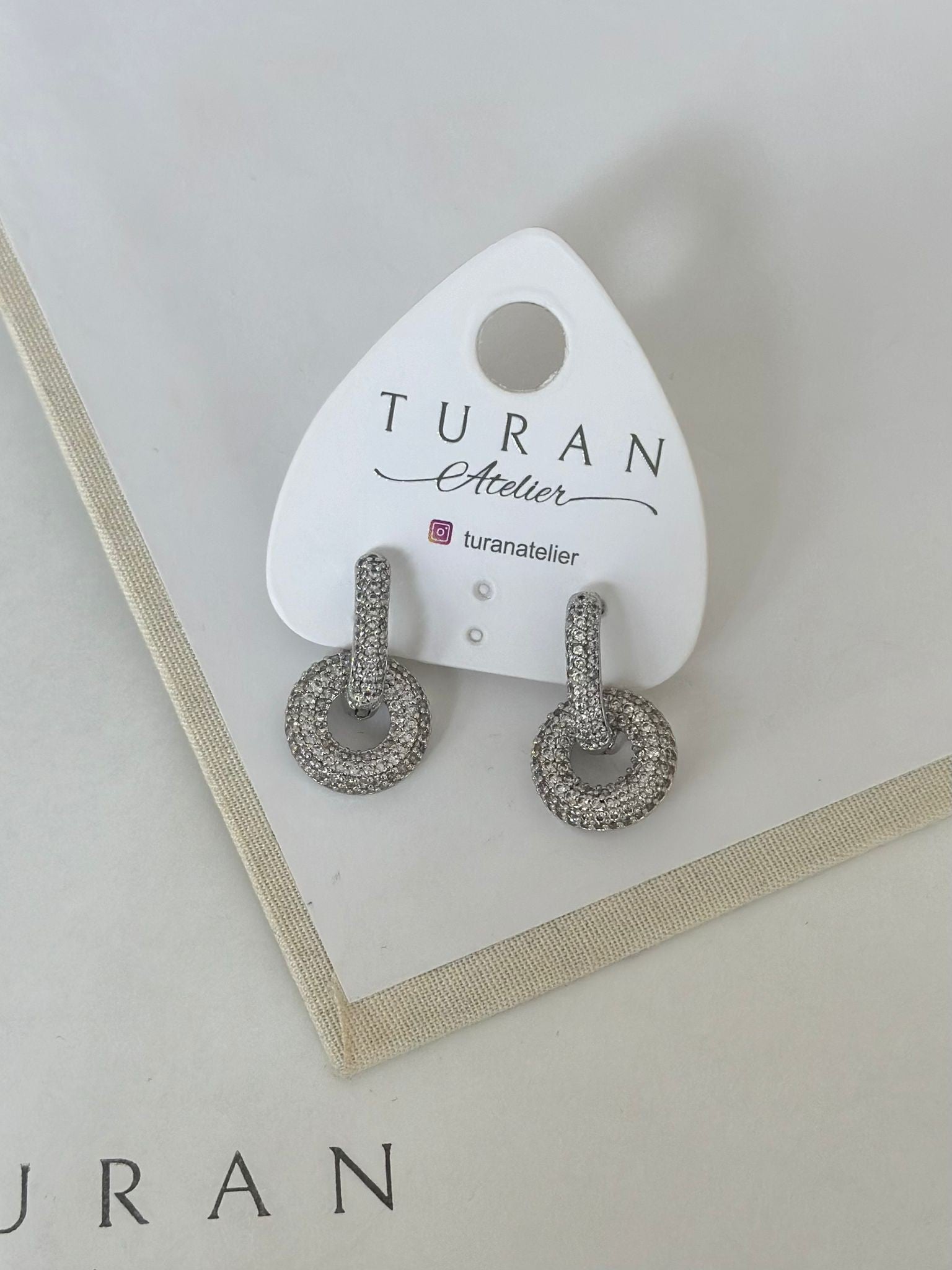 Zirkon Çember Sallantılı Küpe