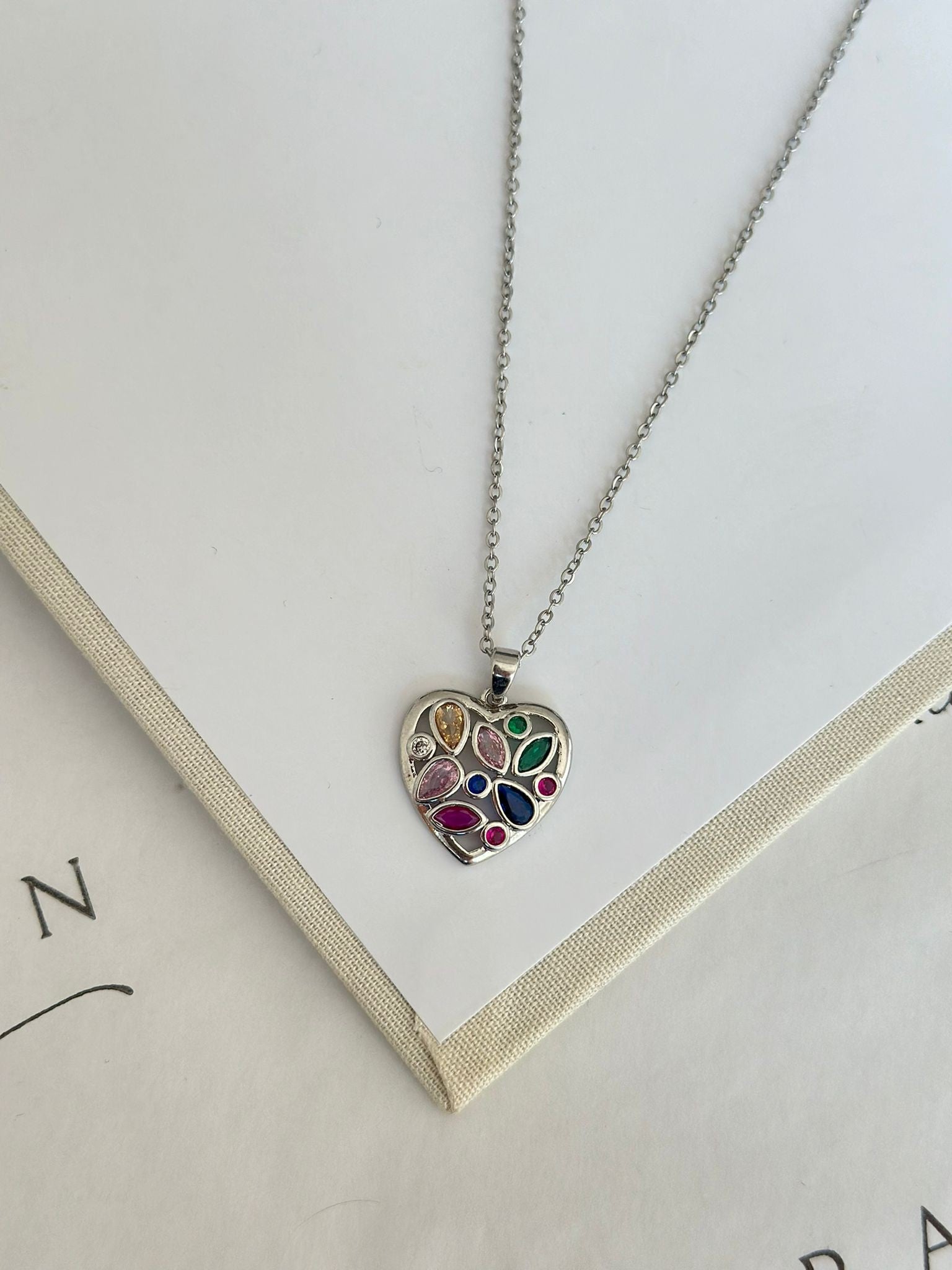 Renkli Detay Sılver Kalp Kolye