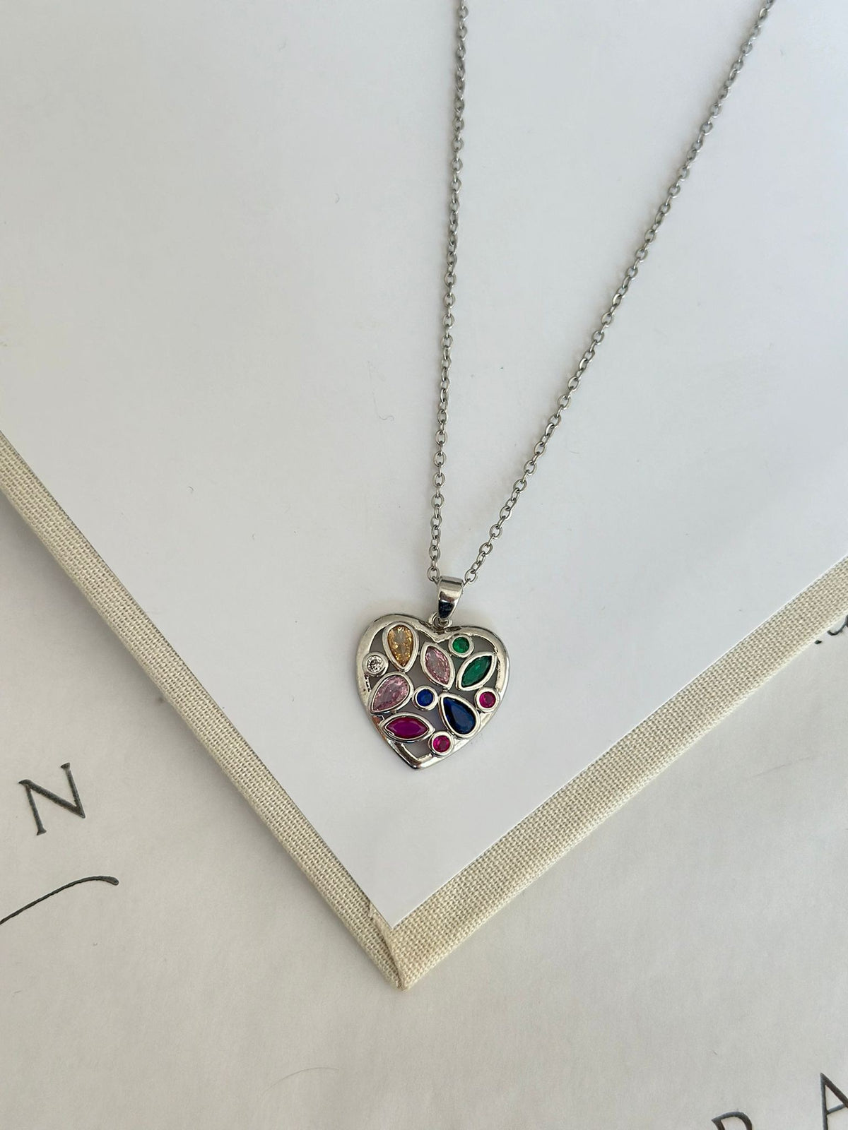 Renkli Detay Sılver Kalp Kolye
