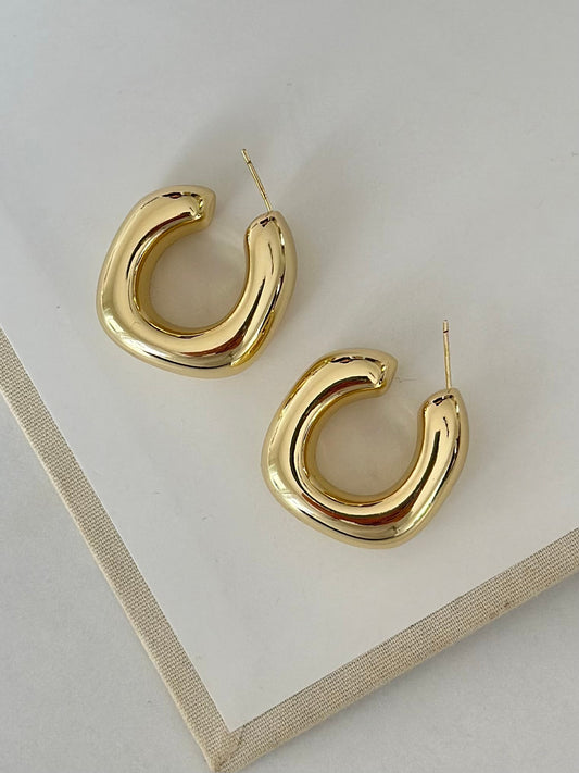 14K Renk Altın Model Kare Form Halka Küpe