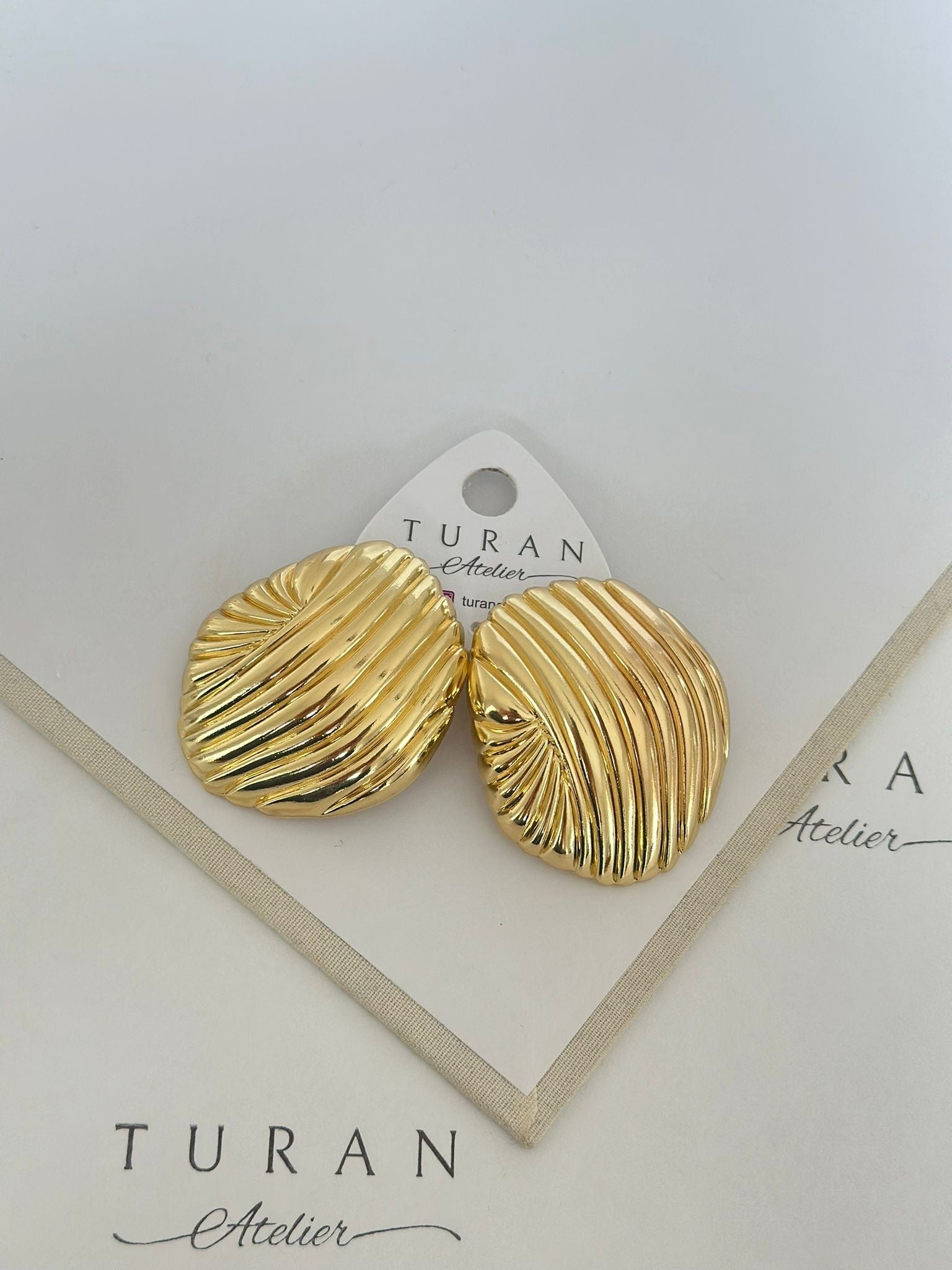 Büyük Düğme Küpe