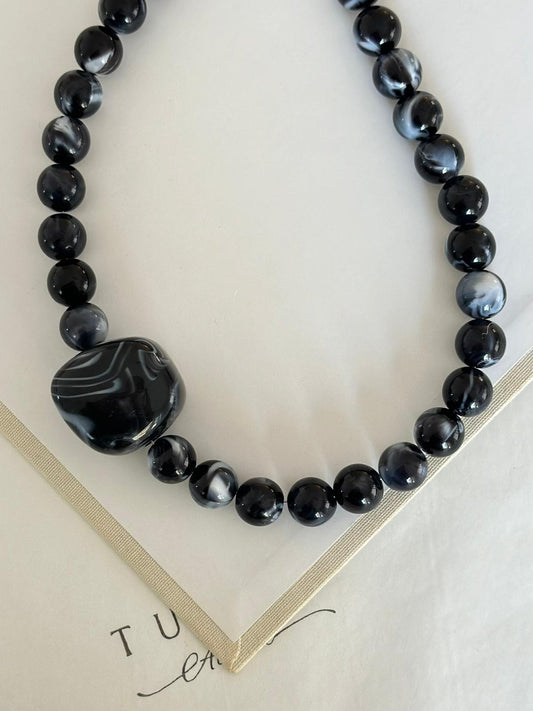 Siyah Taş Detay Kolye