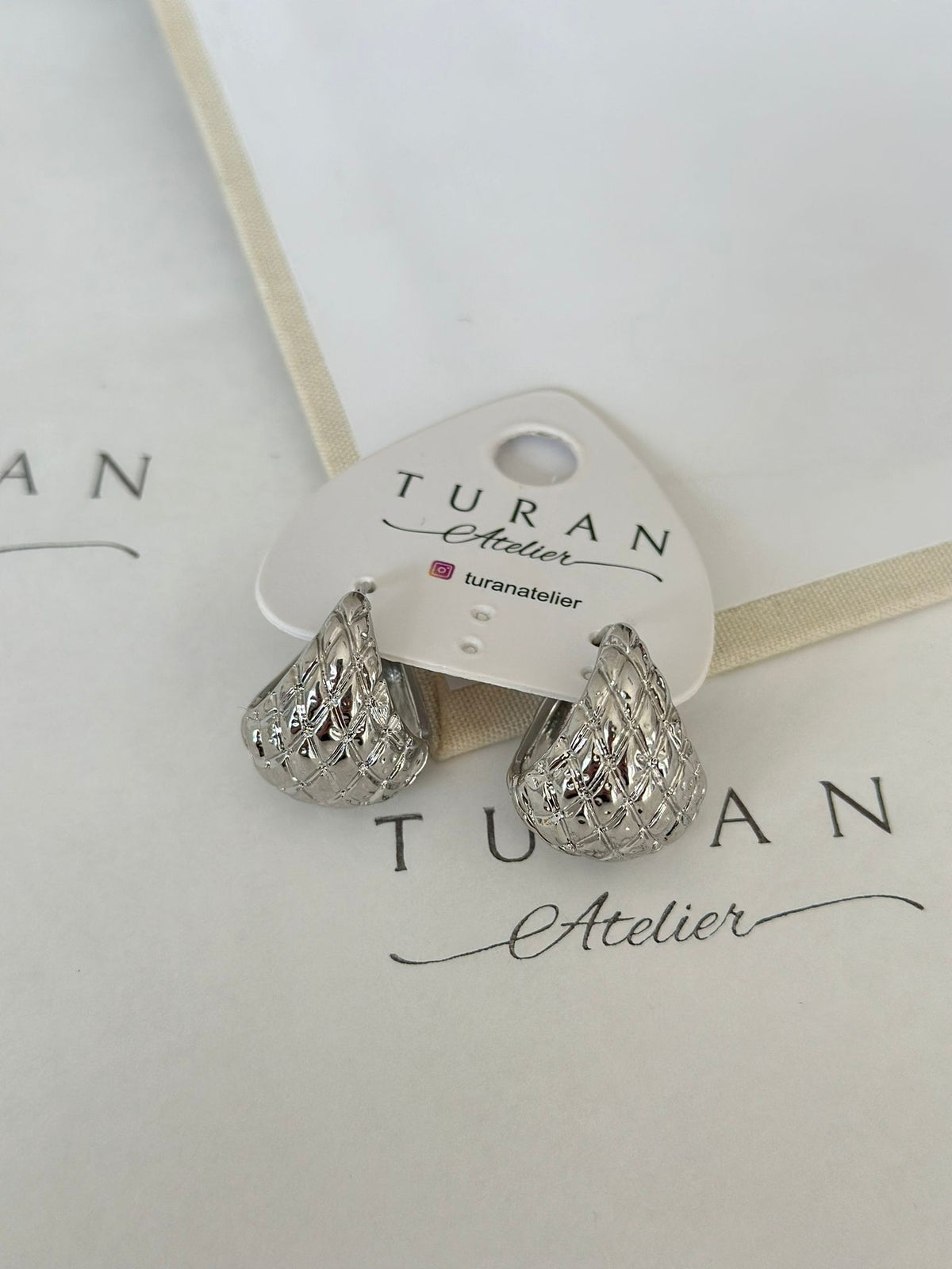 Damla Formlu Çelik Küpe