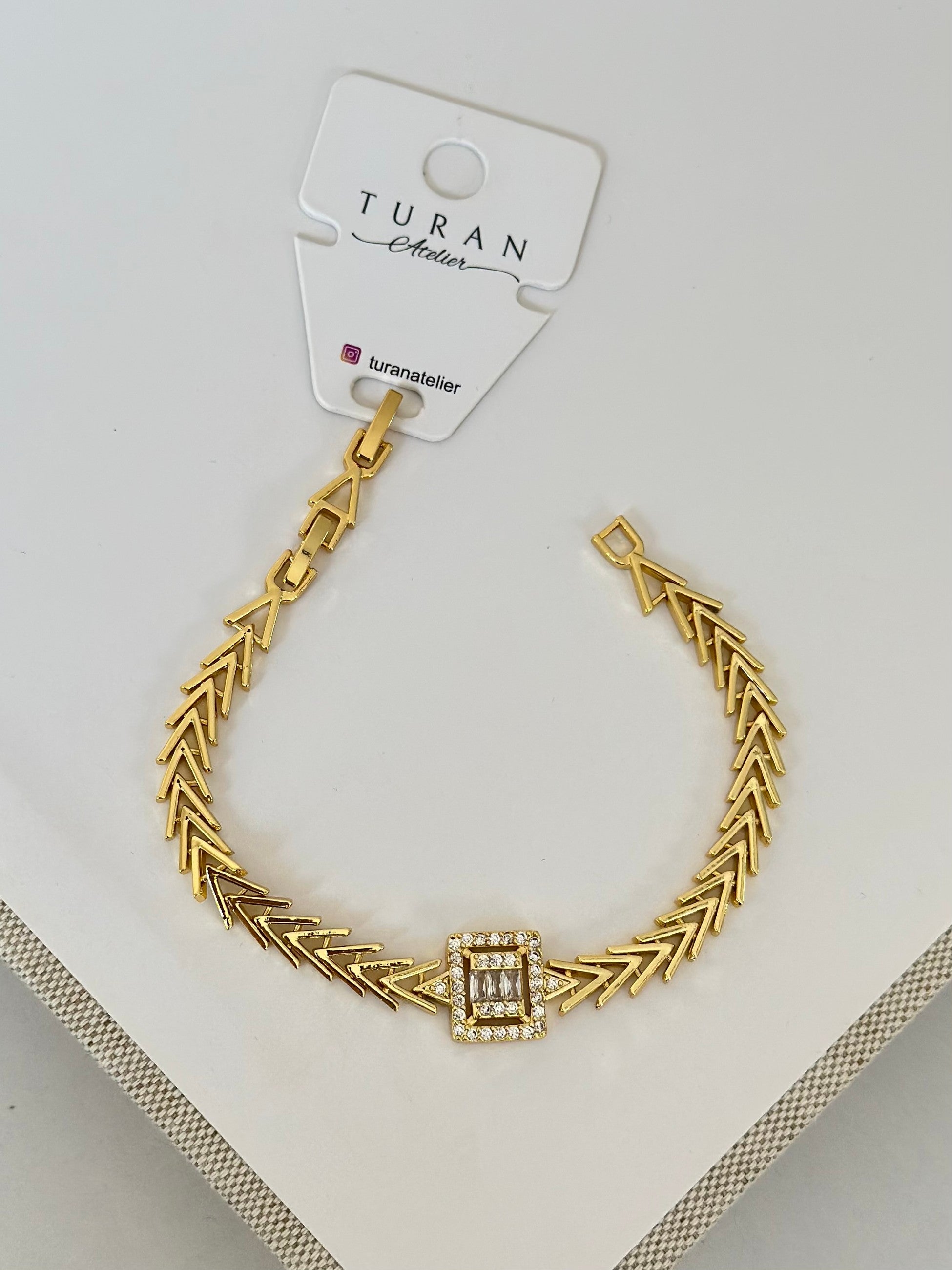 Baget Taş Detaylı V Bileklik