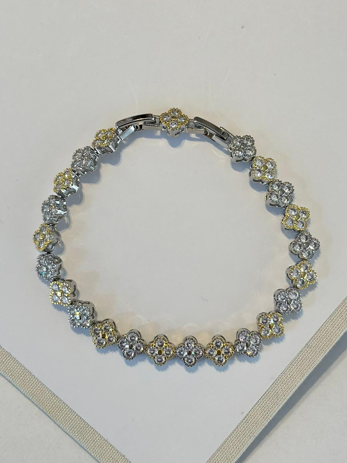 Özel Seri Zirkon Yonca Bileklik